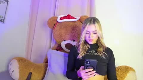 suzan__cooper2 online show from 12/22/24, 12:39