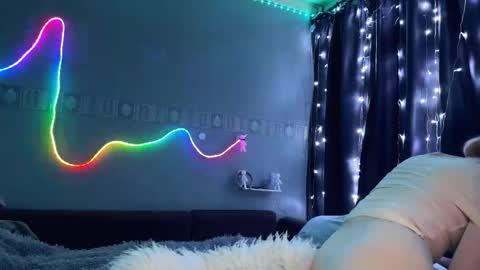 Snapshot of suzannabarmes chatting on 03/12/26, 03:51 Stacy online show from 03/12/26, 03:51