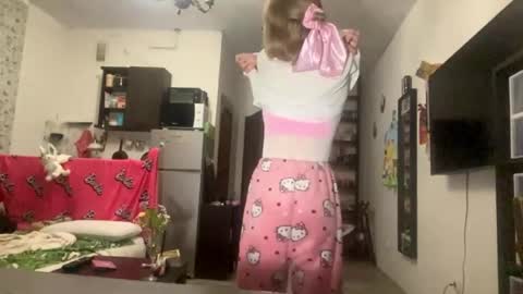 Suzanna online show from 04/16/26, 10:12