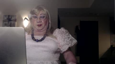 Snapshot of suzannebanci chatting on 02/14/25, 08:15 My name is Sissy or more fully Suzanna Aprilia Maria Mariquita Catarina Chinita Banci. Soy una puta - que chimba ladybug online show from 02/14/25, 08:15