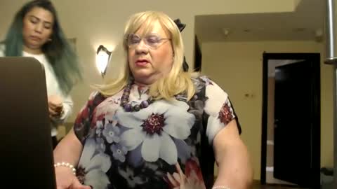 Snapshot of suzannebanci chatting on 02/28/25, 06:52 My name is Sissy or more fully Suzanna Aprilia Maria Mariquita Catarina Chinita Banci. Soy una puta - que chimba ladybug online show from 02/28/25, 06:52