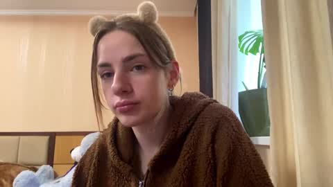 Emila online show from 04/18/26, 06:17