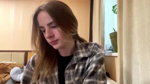 Emila online show from 04/20/26, 07:33