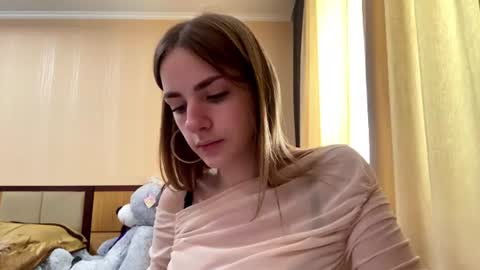 Snapshot of suzannetigerino chatting on 06/13/26, 11:30 Emila online show from 06/13/26, 11:30
