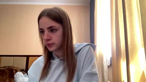 Snapshot of suzannetigerino chatting on 06/16/26, 11:13 Emila online show from 06/16/26, 11:13
