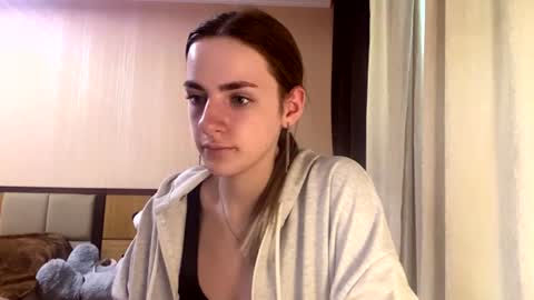 Snapshot of suzannetigerino chatting on 06/29/26, 10:15 Emila online show from 06/29/26, 10:15