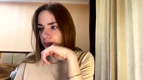 Snapshot of suzannetigerino chatting on 07/07/26, 07:09 Emila online show from 07/07/26, 07:09