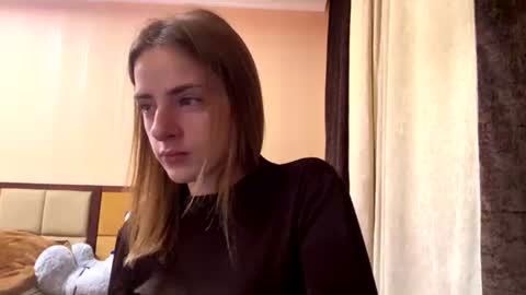 Snapshot of suzannetigerino chatting on 07/17/26, 07:15 Emila online show from 07/17/26, 07:15
