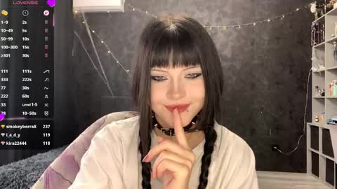 EmilySuonn online show from 05/12/26, 06:32