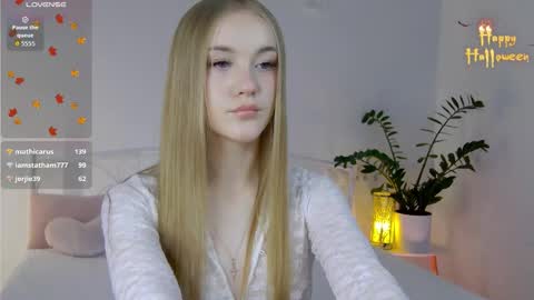 Snapshot of suzipons chatting on 10/18/25, 01:34 Suzi online show from 10/18/25, 01:34