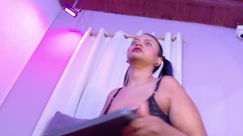 Snapshot of suzyfox chatting on 02/13/26, 08:27 Suzy online show from 02/13/26, 08:27