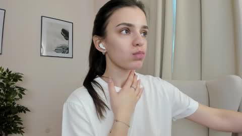 Suzy  next stream  Thursday Friday Saturday online show from 01/22/25, 05:05