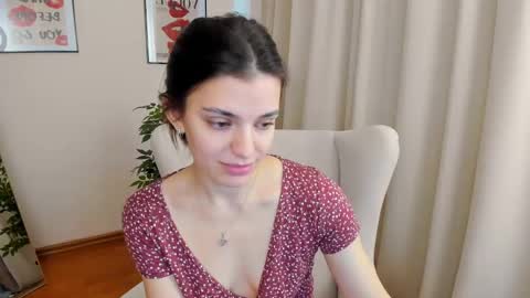 Suzy  next stream  Thursday Friday Saturday online show from 02/21/25, 05:13