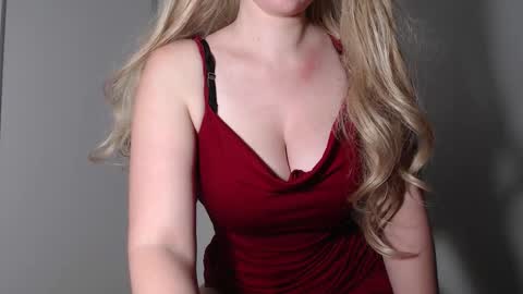 sweat_mia online show from 09/10/25, 07:52