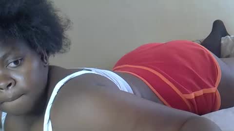 sweatcreamer26 online show from 12/02/25, 12:21