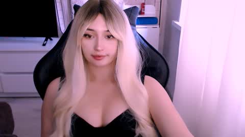 Snapshot of sweeet_baby0 chatting on 10/17/25, 03:10 Kate online show from 10/17/25, 03:10