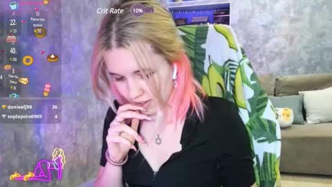 Snapshot of sweeet_bee chatting on 01/22/25, 09:02 Melisa online show from 01/22/25, 09:02