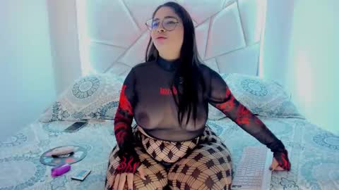 Nikki model independent online show from 12/04/25, 01:15