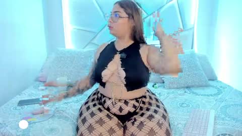 Nikki model independent online show from 04/03/26, 12:30