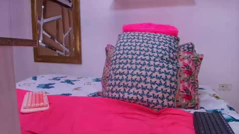 Snapshot of sweegirl_ chatting on 09/10/25, 11:54 Debora online show from 09/10/25, 11:54
