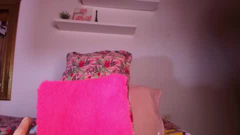 Snapshot of sweegirl_ chatting on 09/11/25, 11:54 Debora online show from 09/11/25, 11:54
