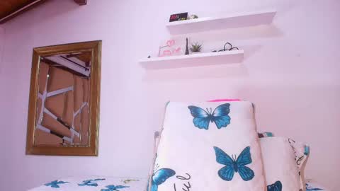 Snapshot of sweegirl_ chatting on 09/12/25, 11:54 Debora online show from 09/12/25, 11:54