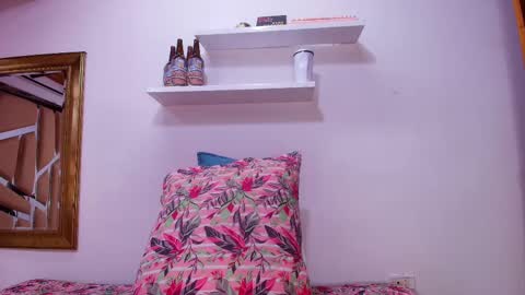 Snapshot of sweegirl_ chatting on 09/30/25, 11:59 Debora online show from 09/30/25, 11:59