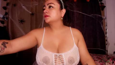 Snapshot of sweegirl_ chatting on 10/17/25, 11:57 Debora online show from 10/17/25, 11:57