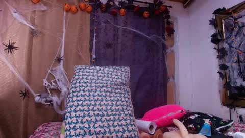 Snapshot of sweegirl_ chatting on 10/30/25, 11:55 Debora online show from 10/30/25, 11:55