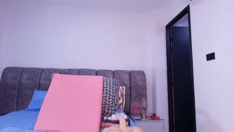 Snapshot of sweegirl_ chatting on 11/15/25, 12:02 Debora online show from 11/15/25, 12:02