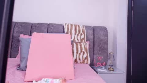 Snapshot of sweegirl_ chatting on 11/18/25, 11:58 Debora online show from 11/18/25, 11:58