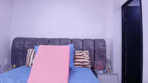 Snapshot of sweegirl_ chatting on 11/19/25, 11:54 Debora online show from 11/19/25, 11:54