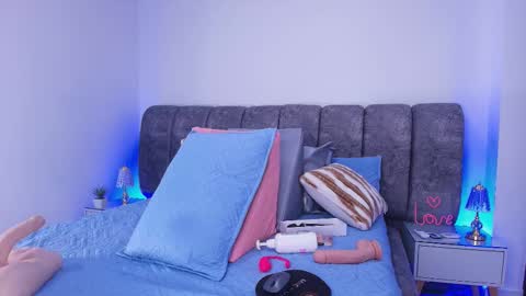 Snapshot of sweegirl_ chatting on 11/20/25, 12:05 Debora online show from 11/20/25, 12:05