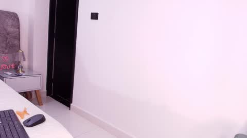 Snapshot of sweegirl_ chatting on 11/24/25, 11:54 Debora online show from 11/24/25, 11:54