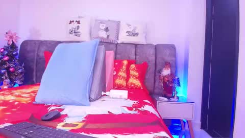 Snapshot of sweegirl_ chatting on 12/19/25, 12:01 Debora online show from 12/19/25, 12:01