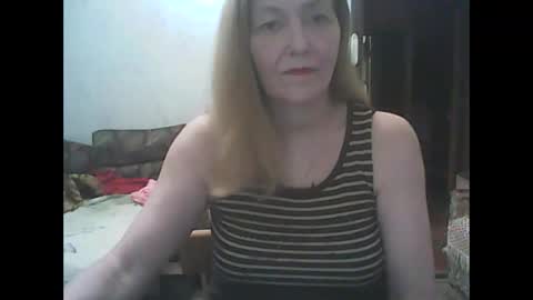 Snapshot of sweet4blonde67 chatting on 09/11/25, 11:43 sweet4blonde67 online show from 09/11/25, 11:43