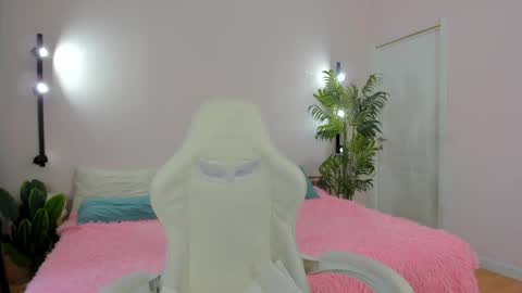 Monica  GTM 3MoTuWeFrSa 500pm-1000pm  online show from 05/11/26, 01:00