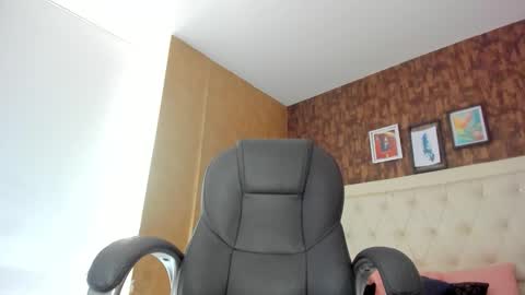 Vanessa online show from 03/11/26, 07:53