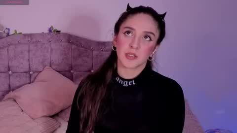 Snapshot of sweet_anllela chatting on 11/28/25, 04:04 Sthefany Lauren Independent Model online show from 11/28/25, 04:04