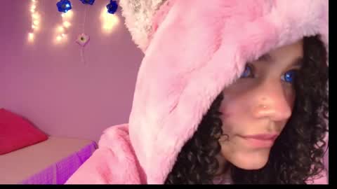 Snapshot of sweet_april2005 chatting on 11/05/25, 01:55 April sweet online show from 11/05/25, 01:55