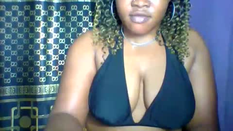 Snapshot of sweet_baby27 chatting on 09/13/25, 02:00 sweet baby online show from 09/13/25, 02:00