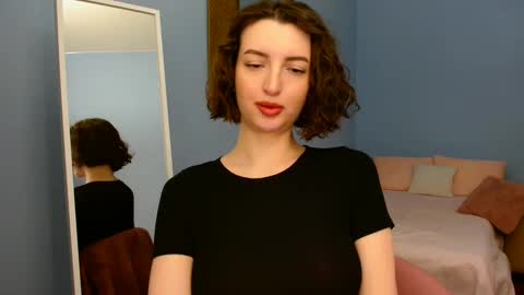 Snapshot of sweet_baby_miranda_ chatting on 02/19/25, 12:46 Miranda online show from 02/19/25, 12:46