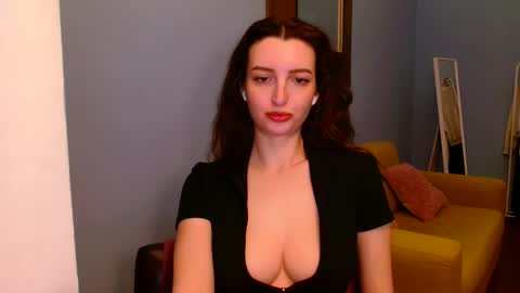 Snapshot of sweet_baby_miranda_ chatting on 05/25/26, 09:37 Miranda online show from 05/25/26, 09:37