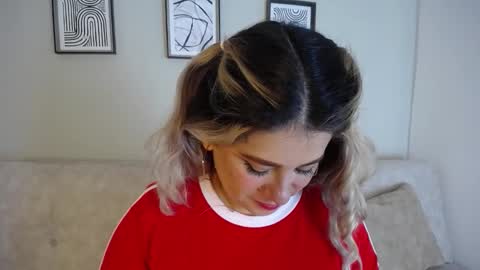 Bella Valery online show from 11/24/25, 10:53