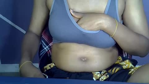 Snapshot of sweet_berry31 chatting on 09/26/25, 07:12 baby girl online show from 09/26/25, 07:12