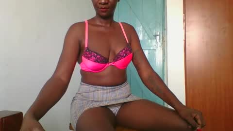 Snapshot of sweet_blackberry93 chatting on 01/21/25, 06:00 bella online show from 01/21/25, 06:00