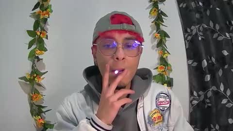 sweet_boy2224 online show from 12/01/25, 06:07