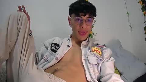 sweet_boy2224 online show from 01/16/26, 05:11