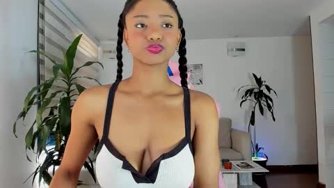 sweet_brunette88 online show from 02/05/26, 07:51
