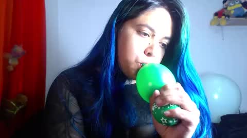 Snapshot of sweet_bubblee chatting on 12/17/25, 09:43 Bubbles online show from 12/17/25, 09:43
